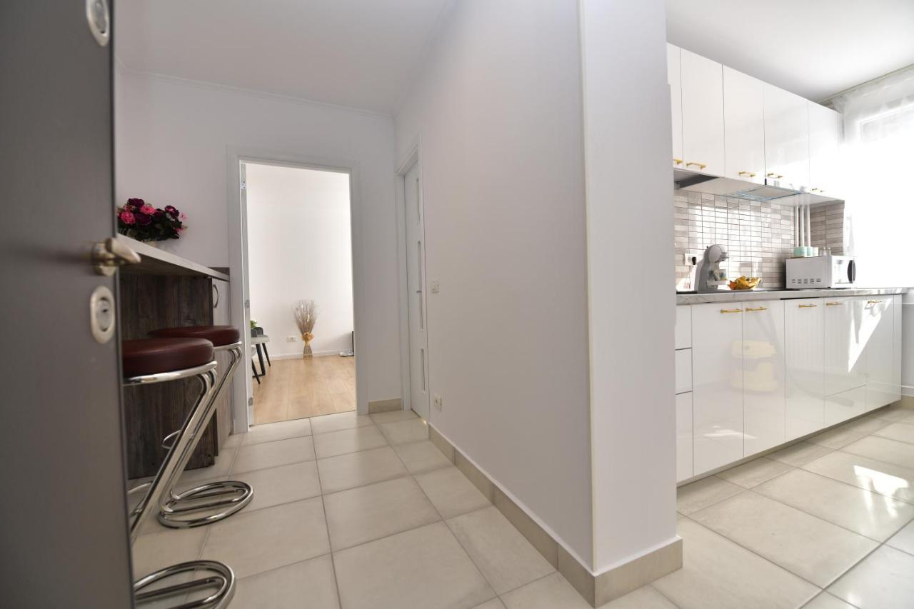 Luxury Studio / M Romancierilor บูคาเรสต์ ภายนอก รูปภาพ